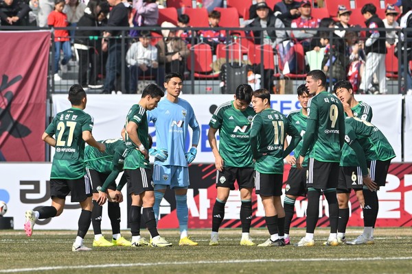 전북 현대가 17일 김천종합운동장에서 열린 하나은행 K리그 1 2024 3라운드 김천 상무와 원정경기서 0-1로 패했다.(사진=전북 현대 제공)