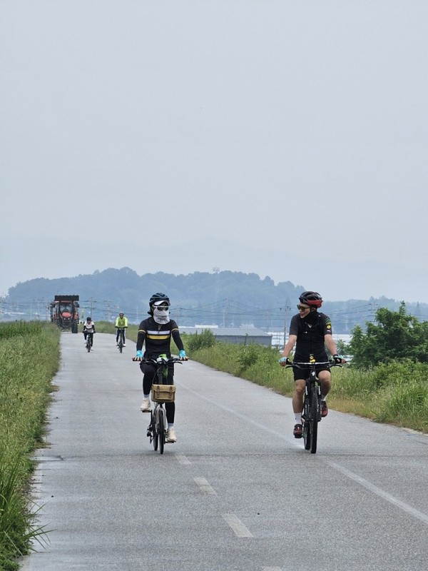탄감자 사람들은 매월 한 차례의 정기 라이딩과 거의 매 주말마다 있는 번개 라이딩을 통해 1년 내내 자전거와 함께 하기 시작한 사람들이 많다. 정기 라이딩은 누구나 함께 달릴 수 있는 수준의 거리를 원칙으로 한다.