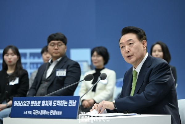 3월 14일 윤석열 대통령은 전남 무안군 전남도청에서 '미래산업과 문화로 힘차게 도약하는 전남'을 주제로 20번째 '국민과 함께하는 민생토론회'를 개최했다.(사진=대통령실 제공)