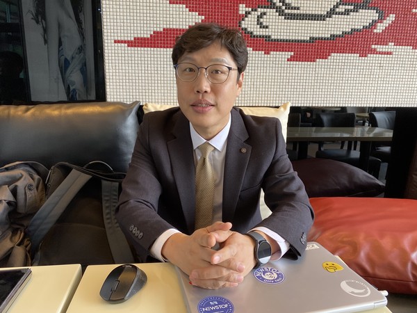 "윤 대통령은 그렇게 쉽게 변하지 않는다. 약간의 유화 제스처가 초반에는 나오겠지만 결국 강대강으로 계속 갈 가능성이 높다고 본다"고 말하는 김준일 시사평론가.