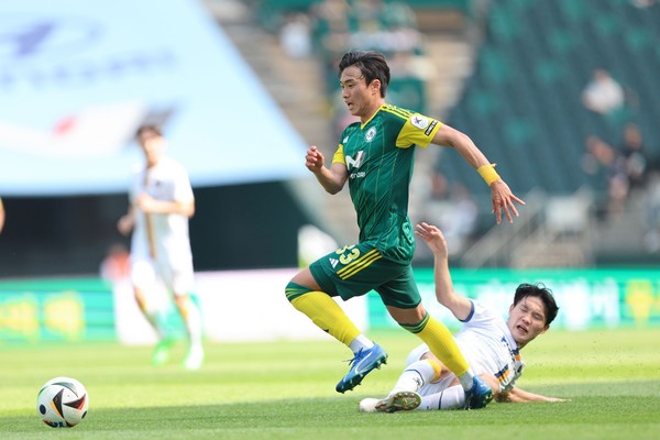 프로축구 전북 현대는 20일 서울월드컵경기장에서 열린 K리그 1 2024 8라운드에서 난타전 끝에 서울을 3-2로 제압하고 승리를 추가했다.(사진=전북 현대 제공)