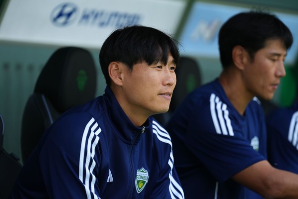 전북 현대 박원재 감독대행은 "더운 날씨속에서 선수들은 열심히 뛰었으나 승점 1점만 가져와 아쉽다"고 말했다.(사진=전북 현대 제공) 