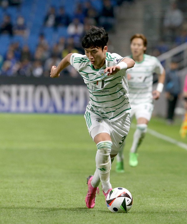 프로축구 전북 현대가 4일 포항스틸야드에서 열린 K리그 1 2024 11라운드 포항스틸러스와의 원정 경기에서 뒷심 부족으로 0대 1로 패했다.(사진=전북 현대 제공)