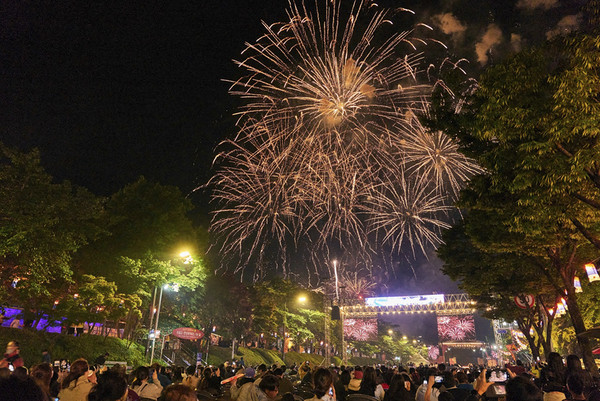 국내 최장수 전통공연예술축제인 ‘제94회 남원 춘향제’가 10일 5,000여명이 참석한 가운데 화려한 개막식이 열렸다.(사진=남원시 제공)