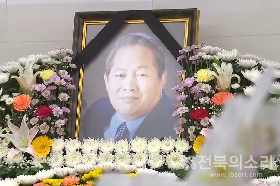 전북 부안 출신인 '레슬링의 전설' 김영준씨가 15일 오전 3시 45분께 지병으로 세상을 떠났다. 향년 76세.