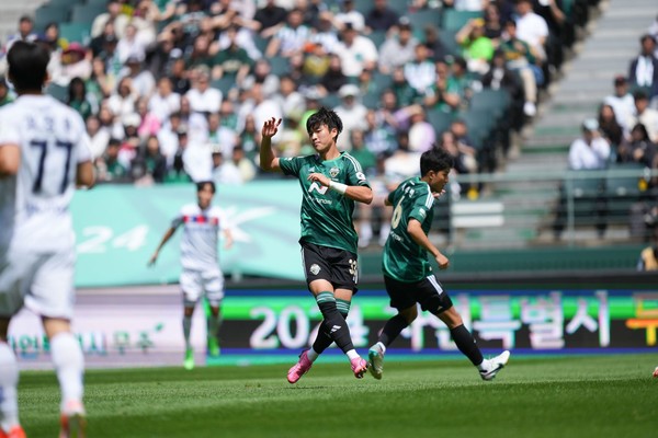 전북 현대는 19일 광주축구전용경기장에서 열린 하나은행 K리그 1 2024 13라운드 원정 경기에서 광주FC를 3-0으로 제압했다.(사진=전북 현대 제공)