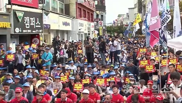 8일 전북대 구정문에 모인 시민들은 "윤석열 대통령의 '채상병 특검법' 거부권 행사와 국회 재표결 부결이 부당했다"고 한목소리로 비판했다.