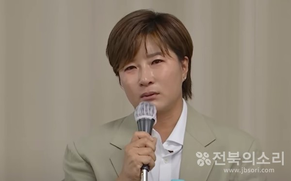 전 프로골퍼 박세리 씨는 18일 서울 강남구 스페이스쉐어 삼성코엑스센터에서 기자회견을 열고 아버지 박준철 씨를 고소한 배경 등을 밝혔다.