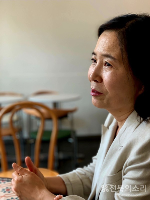 "무엇이든 제대로 알자 주의자, 진짜는 나중에 나타난다는 주의자"라고 자신을 소개하는 이수진 전북자치도의원. 