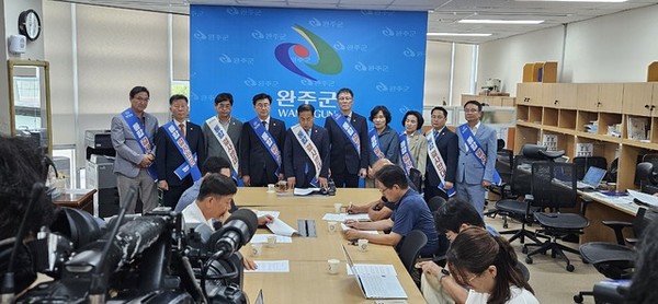 완주군의회는 2일 완주·전주 통합 반대특별위원회를 구성하고 본격적인 통합 반대 활동에 나섰다.(사진=완주군의회 제공)