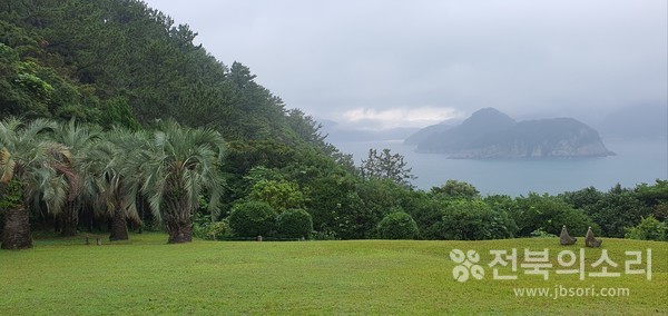 외도에서 바라본 해금강 전경. 