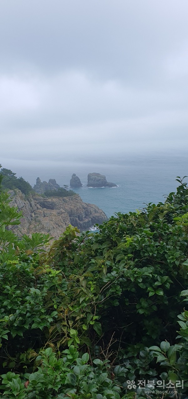 외도 정상에서 바라본 먼 바다.