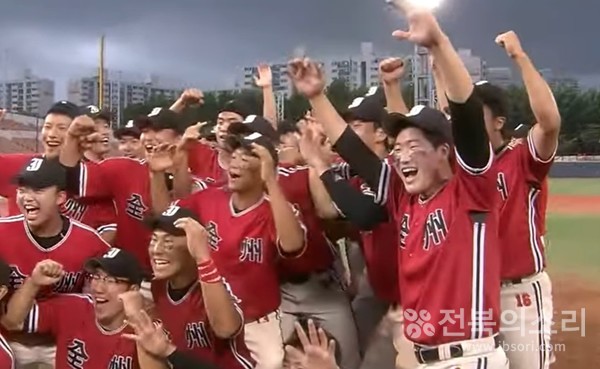 전주고등학교가 지난 1985년 황금사자기 고교야구대회 우승 이후 39년 만에 청룡기 우승을 차지했다.(사진=독자 제공) 