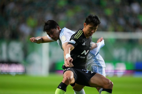 전북 현대 모터스는 20일 전주월드컵경기장에서 열린 하나은행 K리그1 2024 24라운드에서 티아고의 결승골과 안드리고의 추가골까지 터져 울산HD를 2-0으로 제압했다.(사진=전북 현대 제공)