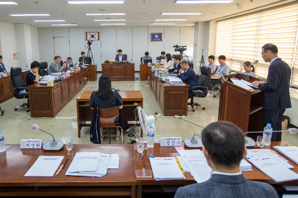 군산시민발전(주) 최영환 대표 후보자에 대한 군산시의회 인사청문회가 5일 열렸다.(사진=군산시의회 제공)