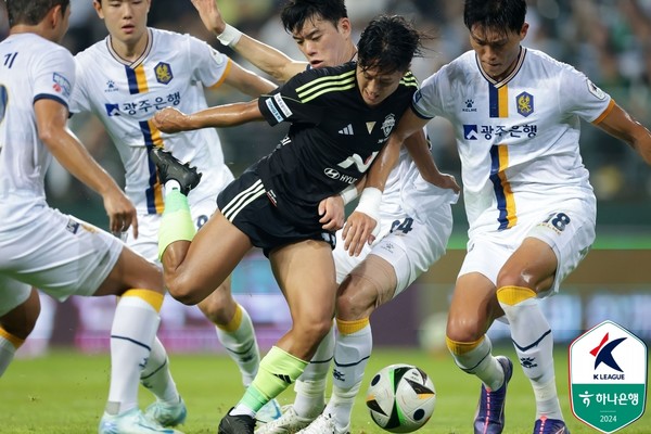 전북 현대는 9일 전주월드컵경기장에서 열린 광주FC와의 '하나은행 K리그1 2024' 26라운드 맞대결에서 0-1로 패했다.(사진=한국프로축구연맹 제공)