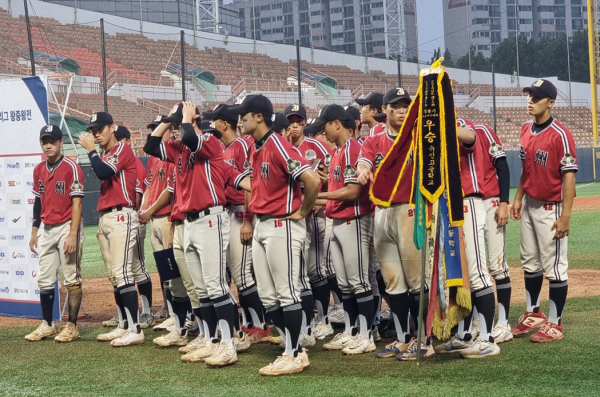 지난 7월 39년 만에 전국고교야구대회인 청룡기대회 우승을 차지한 전주고 선수들.(사진=전주고 제공)