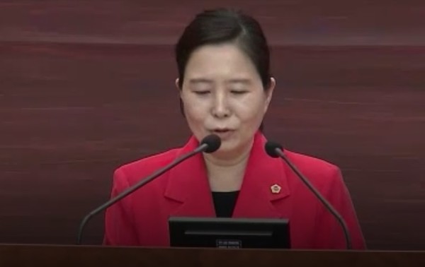 이수진 전북자치도의원이 도정질의하는 모습.(전북자치도의회 인터넷방송 캡쳐)