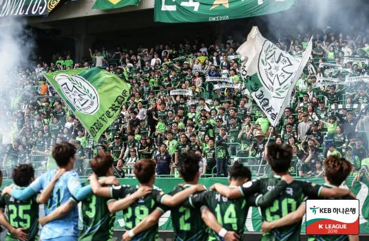 '전북 현대'는 2011년 K리그 두 번째 우승과 AFC 챔피언스 리그 준우승을 거두며 상승세를 이어갔다.(자료사진=한국프로축구연맹 제공)