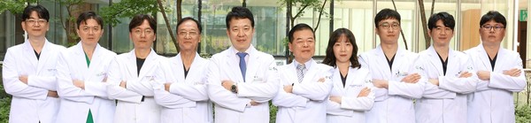 수병원을 365일 24시간 연중무휴로 지키고 있는 의사들.(사진=수병원 제공)