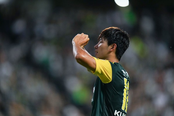 전북 현대는 후반 이영재가 문전으로 올린 코너킥을 전진우가 머리로 득점, 2-1로 짜릿한 승리를 맛봤다.(사진=전북 현대 모터스 제공) 