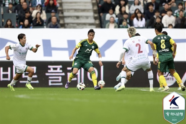 전북 현대는 27일 열린 제주와의 원정 경기에서 0대 1로 패해 직접 강등 위기에 몰렸다.(사진=한국프로축구연맹 제공)