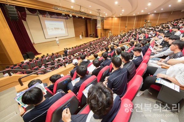 대학의 꽉 찬 강의실 모습(자료사진)