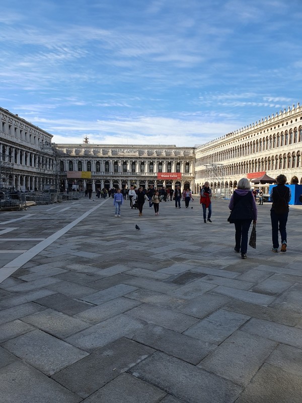 '두칼레 궁전' 과 연결된 '산 마르코 광장'.