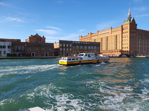 수상택시를 타고 바라본 '물의 도시' 베네치아의 대표적인 건축물들. 