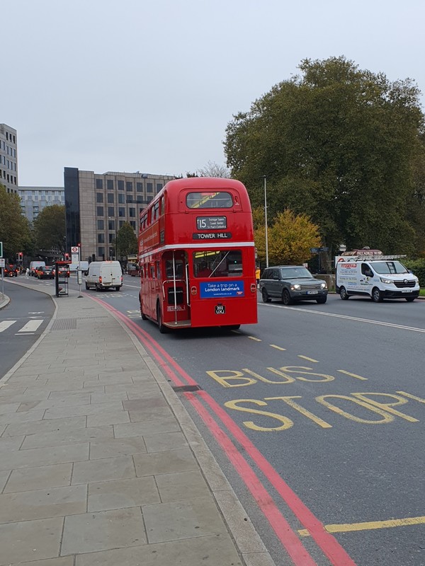 런던역 앞 시내 모습.