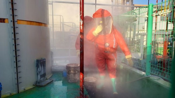 9일 오전 8시 34분께 정읍시 북면에 위치한 산업단지 내 한 글리세린 제조 화학공장에서 염산이 누출되는 사고가 발생했다.(사진=전북특별자치도소방본부 제공)