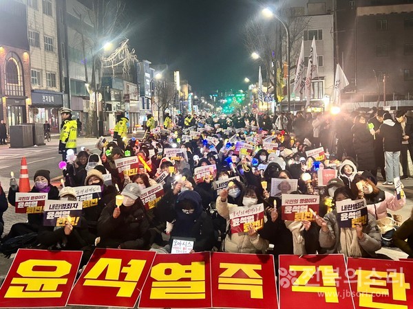 전주시 객사 앞에서 9일 열린 '윤석열 탄핵 촉구 집회' 모습.