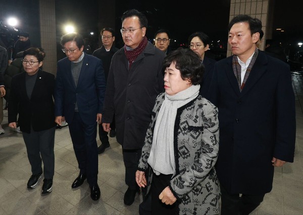 조배숙 국민의힘 국회의원(비례대표)은 6일 자신의 페이스북에 ‘윤석열 대통령 체포영장 저지 활동’ 사진과 글을 공유했다.(사진=조배숙 의원 페이스북 캡처) 