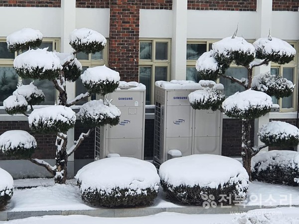 오늘 전북지역은 대체로 흐린 가운데 오전부터 서해안과 남부 내륙지역에 눈이 내리기 시작해 오후에는 대부분 지역으로 확대되겠다.(전북의소리 자료사진) 