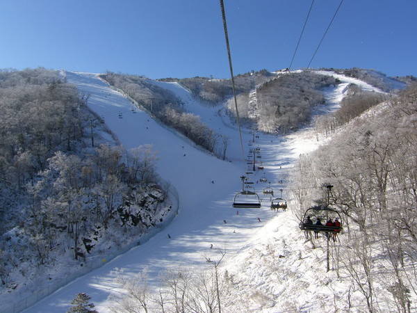 부영그룹이 소유한 무주덕유산리조트 스키장 전경.(사진=부영그룹 제공)