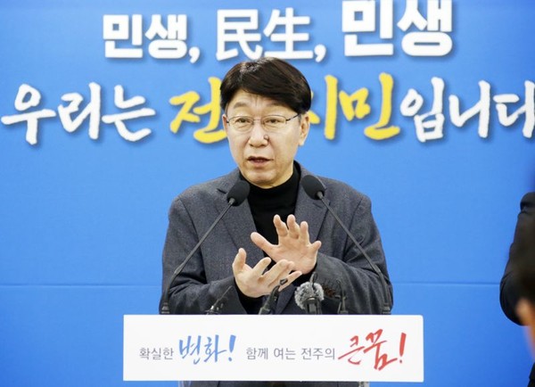 우범기 전주시장이 1월 8일 신년 기자회견을 하고 있는 모습.(사진=전주시 제공)