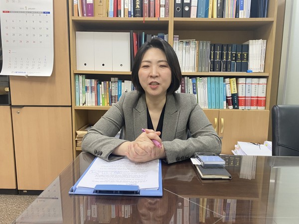 "정말 부정 선거가 있었으면 그걸 관리할 책임은 정부한테 있다"고 강조하는 장윤미 변호사.