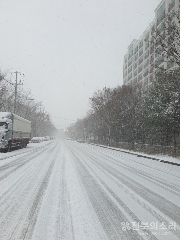 오늘 전북지역은 많은 눈이 내리고 기온이 크게 낮아 춥겠다.(전북의소리 자료사진) 