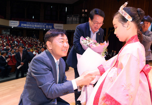 2024년 5월 2일 민생 현장을 방문하기 위해 익산지역을 찾은 김관영 전북지사.(사진=전북자치도 제공)