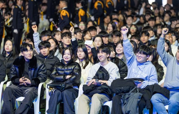 전북대학교가 14일 오후 1시 전주실내체육관에서 2025학년도 신입생 입학식 및 오리엔테이션을 개최했다.(사진=전북대 제공) 