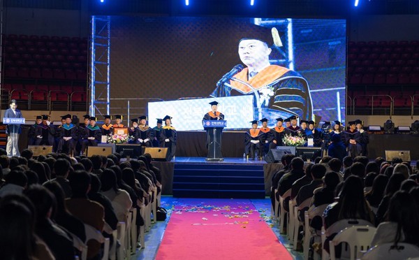 양오봉 전북대 총장은 환영사를 통해 입학하는 신입생들을 축하했다.(사진=전북대 제공)