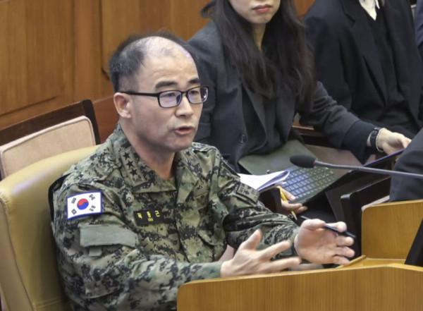 곽종근 전 육군 특수전사령관이 2월 6일 헌법재판소에서 열린 '윤석열 대통령 탄핵심판 6차 변론기일'에 증인으로 출석해 피청구인인 윤석열 측 대리인들의 질문에 답하고 있다.(사진=헌법재판소 제공)