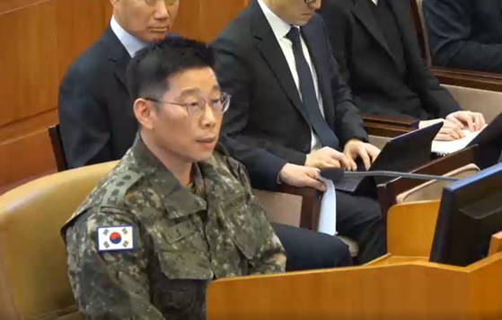 조성현 수도방위사령부 1경비단장이 2월 13일 헌법재판소에서 열린 '윤석열 대통령 탄핵심판 8차 변론기일'에 증인으로 출석해 증언하고 있다.(사진=헌법재판소 제공)