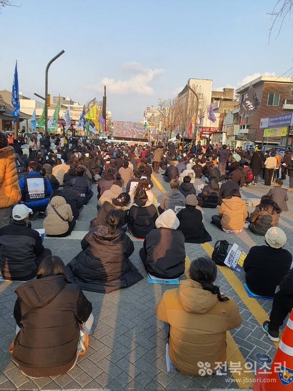 집회에 참가한 시민들 모습.