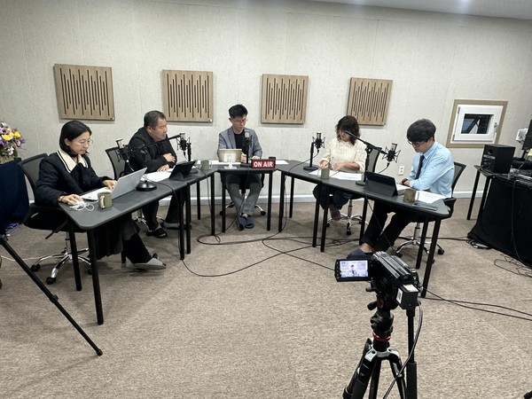 전주공동체라디오(93.5MHz)가 '2025년 봄 개편'을 맞아 더욱 풍성한 프로그램으로 청취자들과 만난다.(사진=전주공동체라디오 제공) 