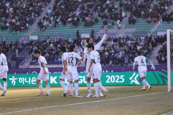 전북 현대는 30일 안양종합운동장에서 열린 하나은행 K리그1 2025 6라운드 안양과의 맞대결에서 1-0으로 승리했다.(사진=전북 현대 모터스 제공)