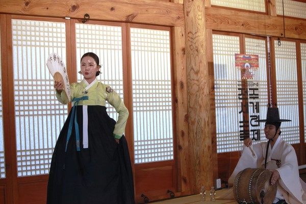 전주세계소리축제조직위원회가 오는 4월 30일까지 2025 소리축제 ‘청춘예찬 젊은판소리’ 무대에 오를 젊은 소리꾼을 모집한다.(자료사진=전주세계소리축제 제공)