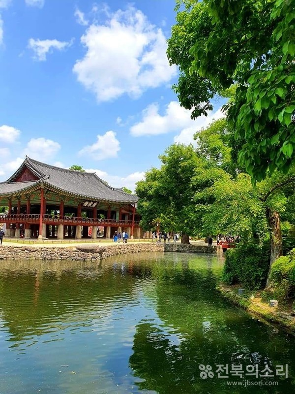 오늘 전북지역은 대기가 건조한 가운데 낮과 밤의 기온차가 크고 구름이 많다가 밤부터 흐려지겠다.(전북의소리 자료사진)