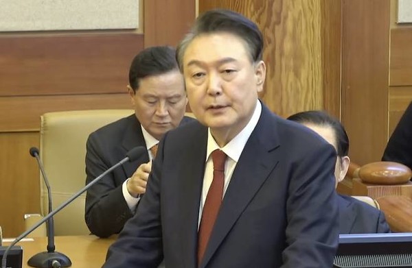 내란 우두머리 혐의로 구속 중이던 윤석열 전 대통령이 2월 25일 오후 서울 종로구 헌법재판소 대심판정에서 열린 탄핵심판 최종 변론에서 최후 진술을 하고 있다.(사진=헌법재판소 제공)