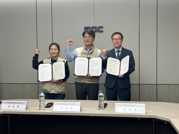 전국언론노동조합 방송작가지부는 16일 여수MBC(사진 위) 및 목포MBC(사진 아래)와 지부 출범 이후 8년 만에 각각 첫 단체협약을 체결함으로써 프리랜서 노동운동의 의미 있는 성과를 거두었다.(사진=방송작가지부 제공)